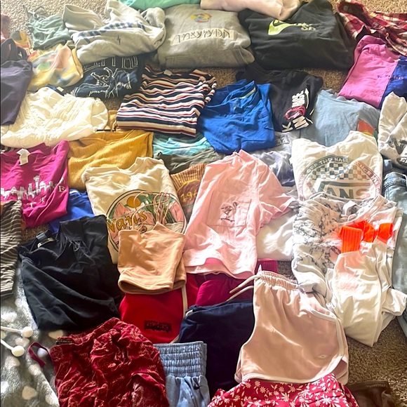 Clothes!!! - Picture 1 of 6